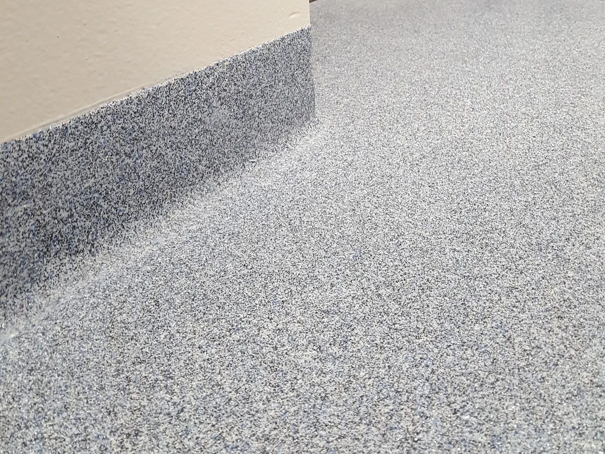 Epoxy quartz floor with blue and gray aggregate and a seamless integral cove base